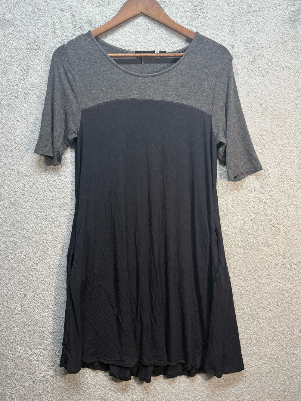 Nina Leonard Gray & Black Color Block Knit Tunic Shift Dress with pockets